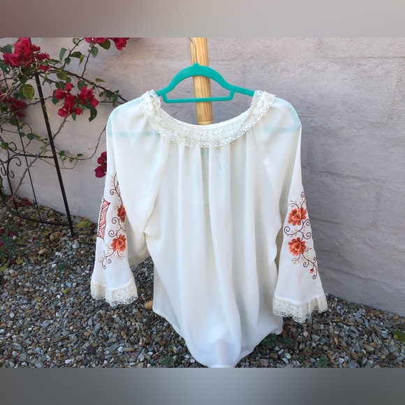 vintage (?) bohemian western Lace  floral embroidered bell sleeve shirt - Picture 14 of 14